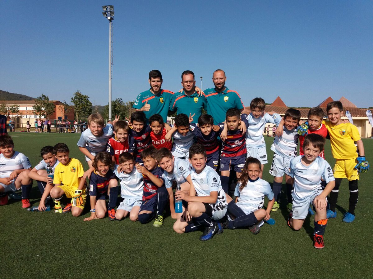 sommaresmefc's tweet photo. El Benjamí A ha guanyat 3-0 al Calonge B i demà a les 10:30h jugara la final pel 5é lloc al Torneig de Calonge. 💪 💪 #AlmogàversLlagos 🔵 🔴 https://t.co/TiA3Nd5Mci