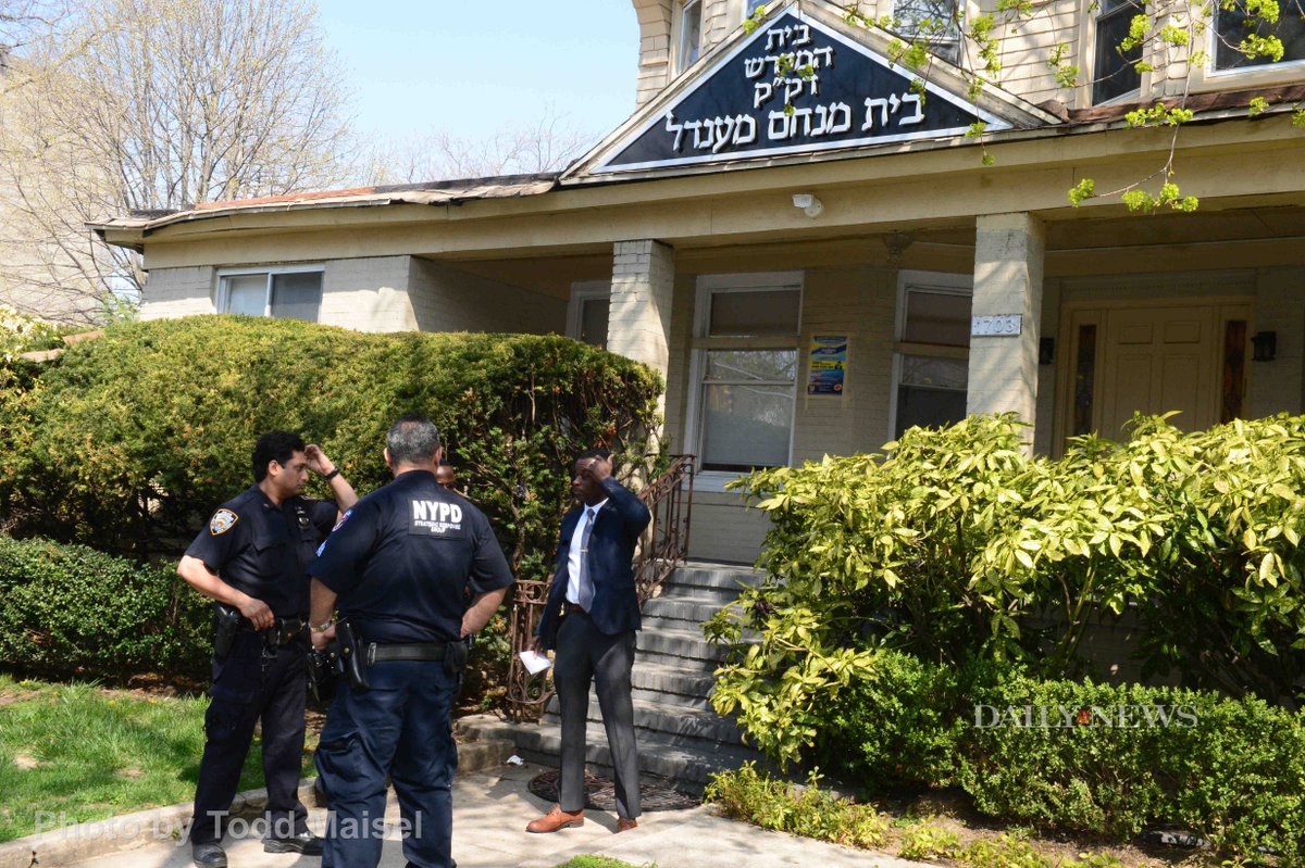 ToddMaisel's tweet image. .@nypd70pct probe synagogue break-in, caretaker beaten, property taken story w/ @LauraDimon @ReuvenBlau buff.ly/2pn5gSZ