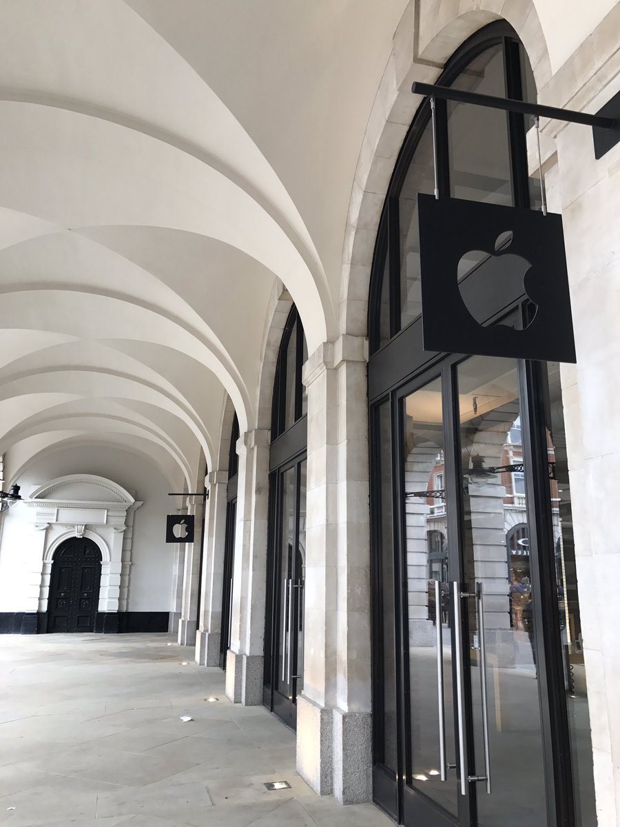 MadmikeASU's tweet image. Apples are sweeter in London! @Apple #MacoverPC #WheninLondon