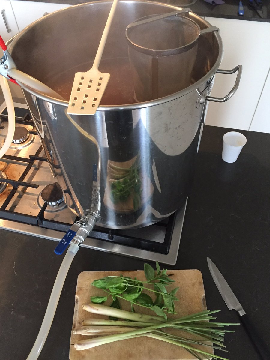 tguyo's tweet image. Experimental #brewday : lemongrass/basil saison