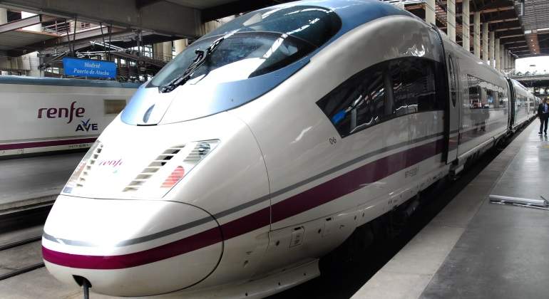 "Siguen sin estar comunicadas con Alta Velocidad la segunda y tercera ciudad del Estado --#Barcelona y #Valencia-- sin un horizonte claro"
