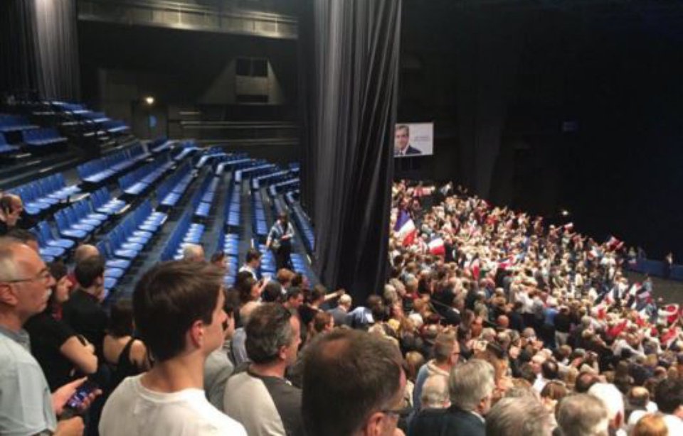 Le meeting de Mélenchon à #Toulouse #JLMToulouse était à moitié vide. <a href="/NardineMorano/">Nardine Morano</a>  <a href="/hugoclement/">Hugo Clément</a> Méfiez vous des apparences !