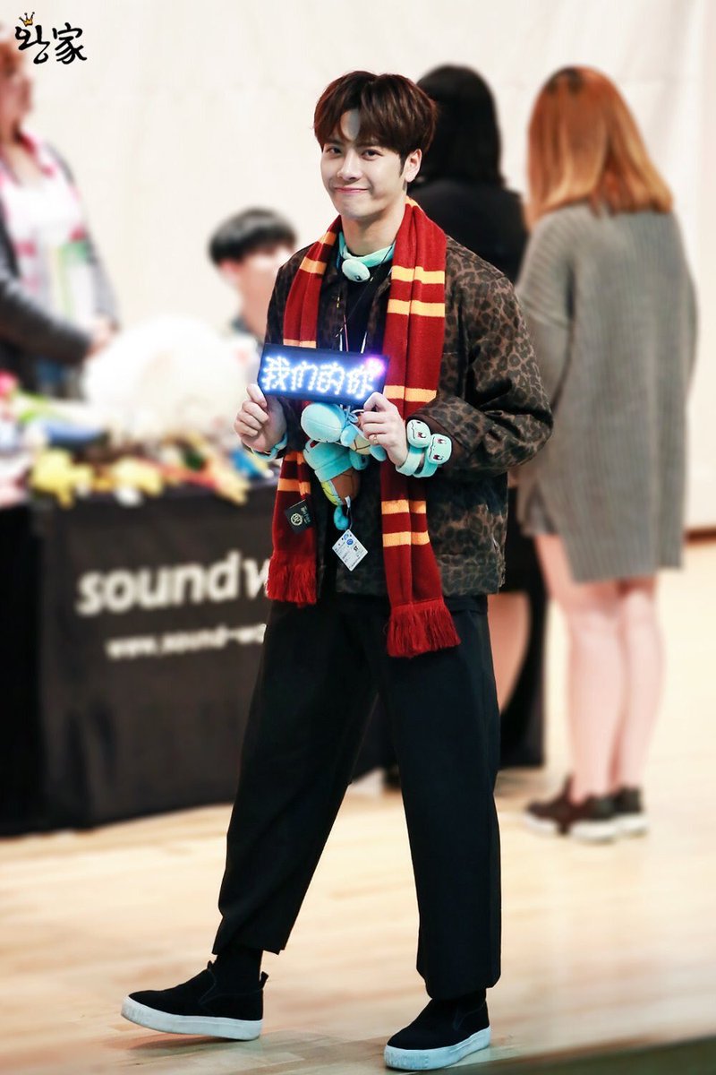 wangcheeseking's tweet photo. nao precisa nem falar que jackson wang é o humano mais adoravel do mundo pois é so ve https://t.co/C0cFeghyty