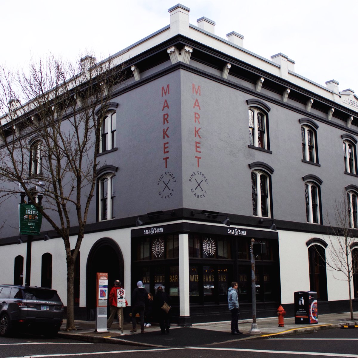 Treat yourself with a trip to the downtown #PDX Wiz Bang Bar, where it feels like Monday is miles away.