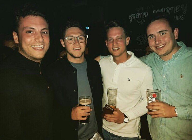 Roxyblossom55's tweet photo. Mike Tomkins posted this picture with @NiallOfficial on instagram today!
#NOWOneDirection #NiallHoran #thankyouniall #niallweloveyou #Horan https://t.co/poozcdsrGN