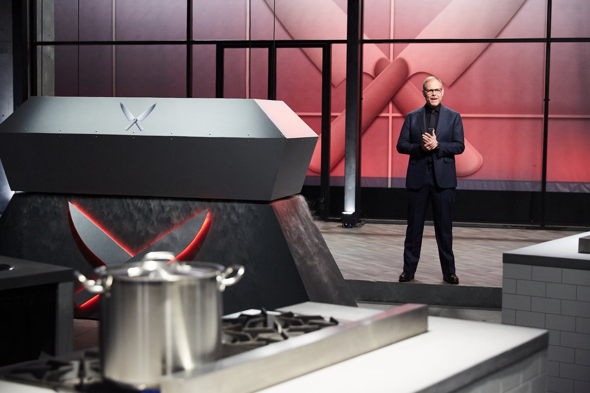 FoodNetwork's tweet photo. Get ready, the premiere of #IronChefGauntlet is just ahead @ 9|8c! @AltonBrown https://t.co/wGXHH9iLbh