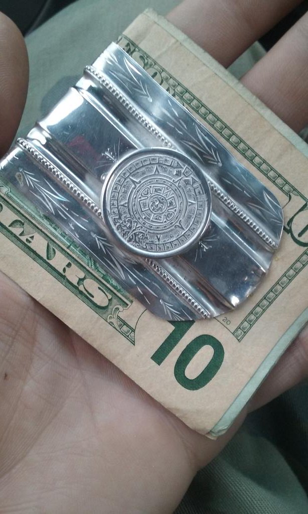 WickedNinja317's tweet photo. @CloudRabbitVape hand check lol, made a sterling money clip today https://t.co/OHwYTQaK4k