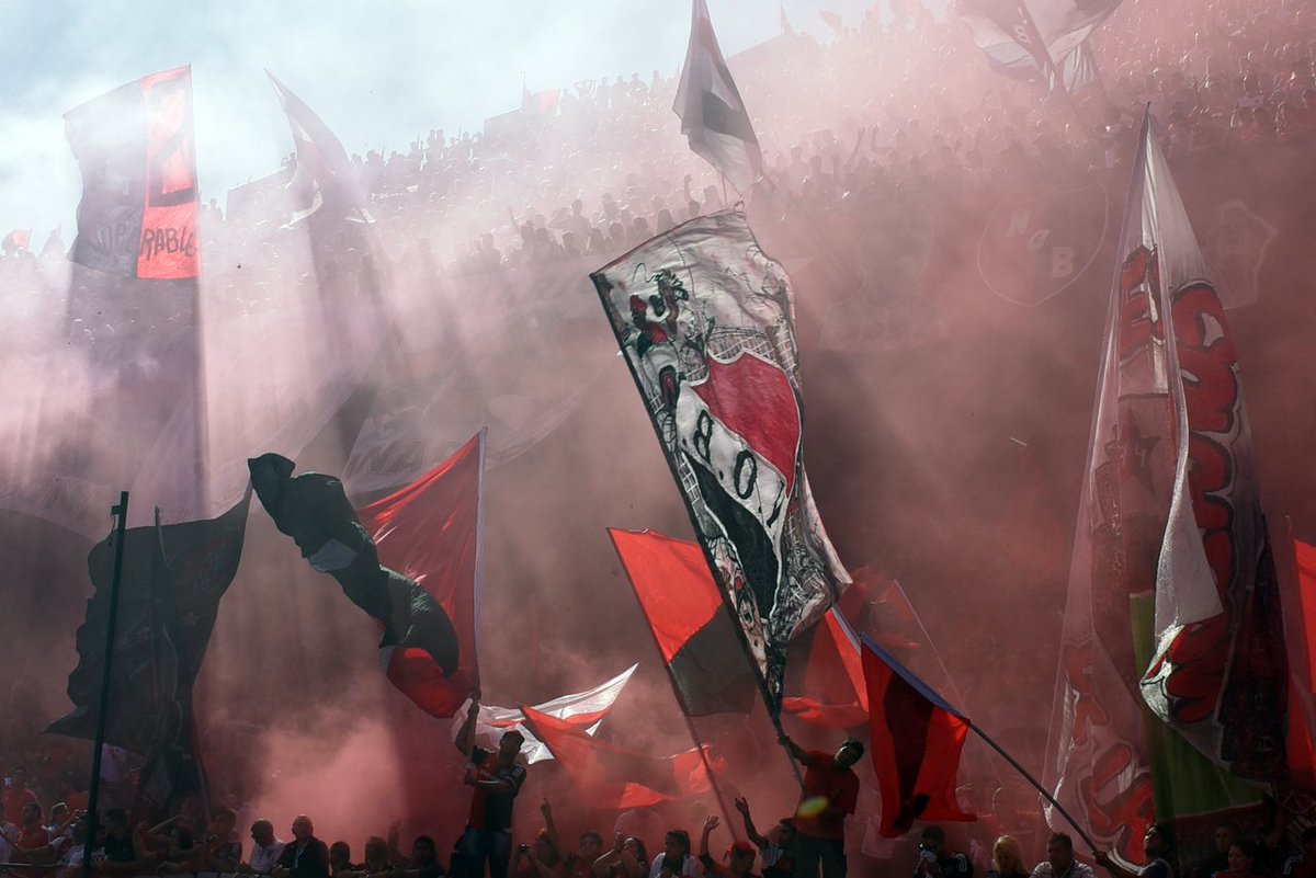 Newells's tweet photo. ¡Acá está la gloriosa banda del rojinegro! 🔴⚫👏🏼

https://t.co/qT3F6znlvo https://t.co/0yWYqZpVBN