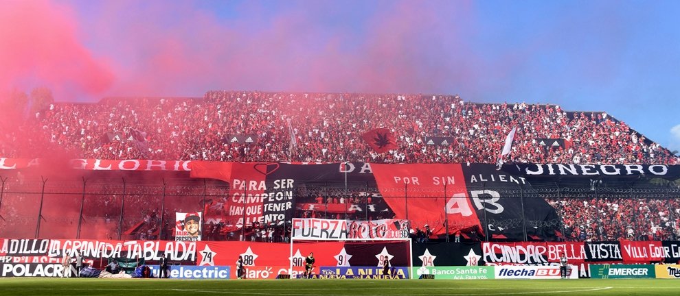 Newells's tweet photo. ¡Acá está la gloriosa banda del rojinegro! 🔴⚫👏🏼

https://t.co/qT3F6znlvo https://t.co/0yWYqZpVBN