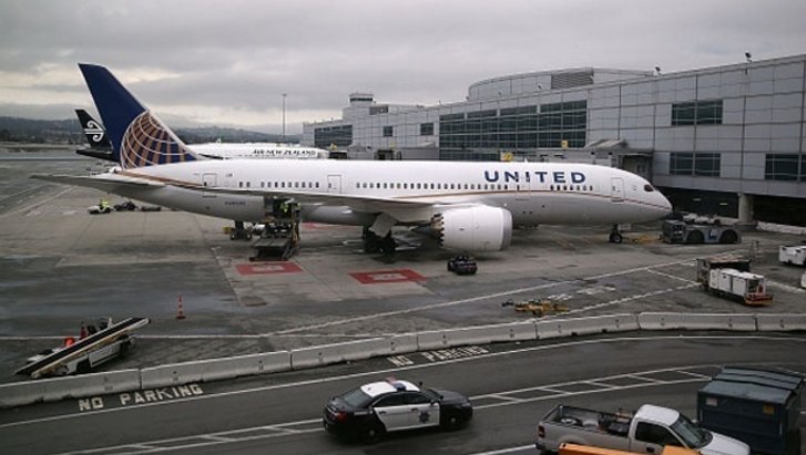 Couple booted from United flight in Houston bit.ly/2pGnfjY https://t.co/wpQByYzPs8