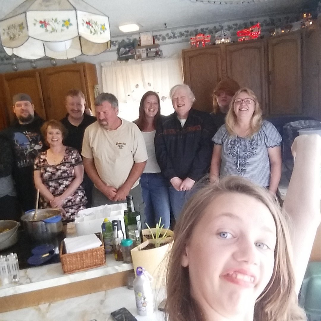TamiDodder1's tweet photo. Happy Easter from my family to yours! https://t.co/rMVyfWN0Em