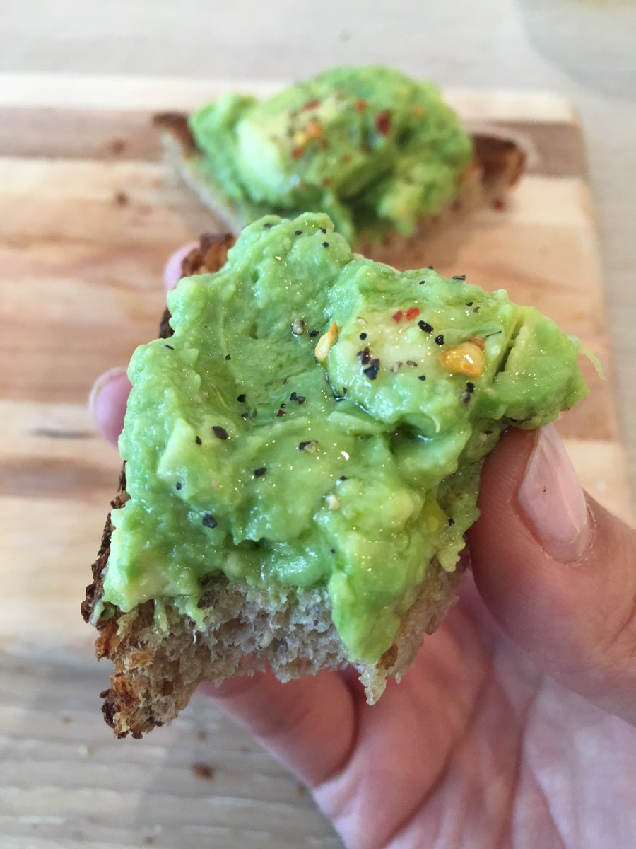 RachelChang's tweet photo. Delectable to the last bite. 😋 #avocadogoals #avocadotoast #postyogameal #bluestonelane #hoboken https://t.co/sQ72C9G3Ya https://t.co/PtttPFE3Dj