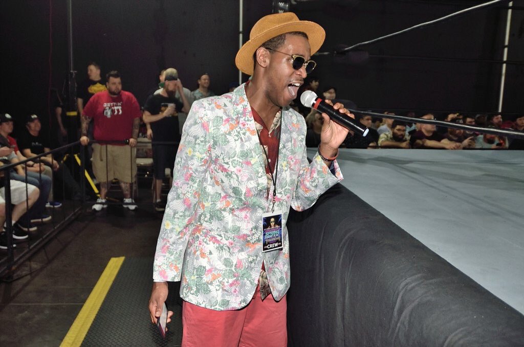 CaribbeanLarryL's tweet photo. Uh master of me element no matta where dee local! S/O for avin mee n charge of dee mic for the first ever #JanelasSpringBreak @GCWrestling_ https://t.co/TLTEJnZXcZ