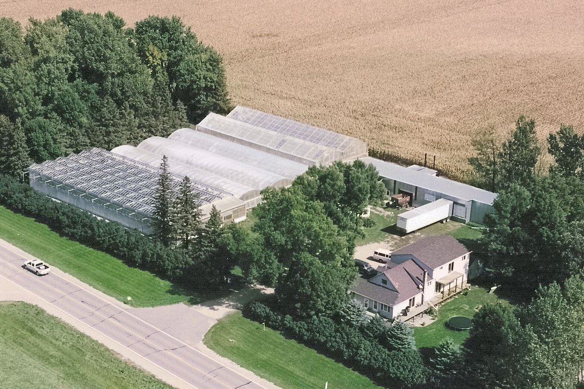 sewardcoop's tweet photo. Using hydroponics, Living Waters Gardens is able to supply us with 1000s of lbs of local tomatoes long before the MN growing season begins. https://t.co/KARSNJgcse