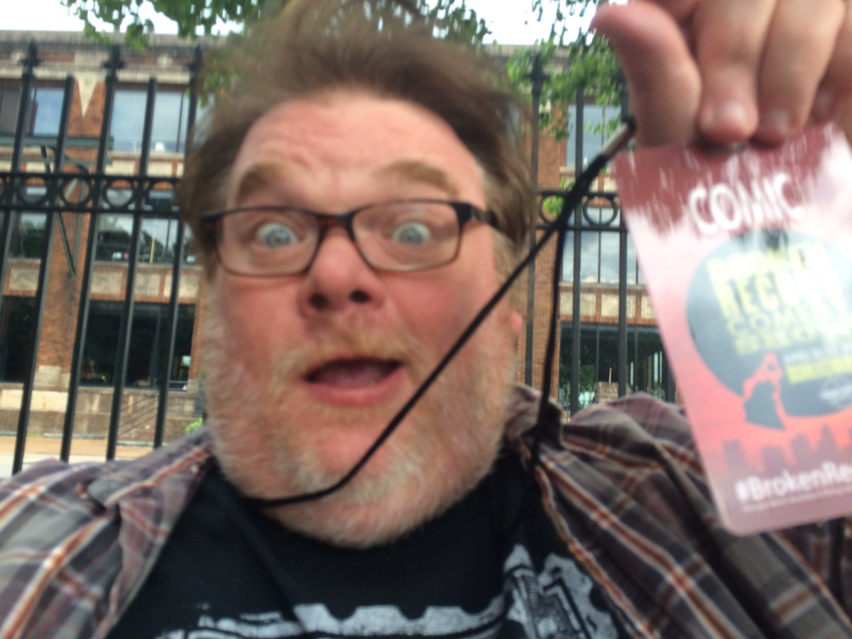 MichaelBrown's tweet image. 1st set is in the books. Only 6 or 7 more to go. @nsup @BrokenRecordSho #BrokenRecordShow #Credentials