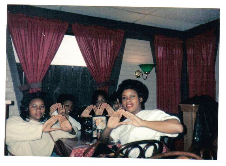 beautifulday23's tweet image. One of my LSs tagged me in pic on FB. 😂😂😂 ...50 Funky Divas  #sp93 #deltaetamade #uapb  It's my DeltAversary.