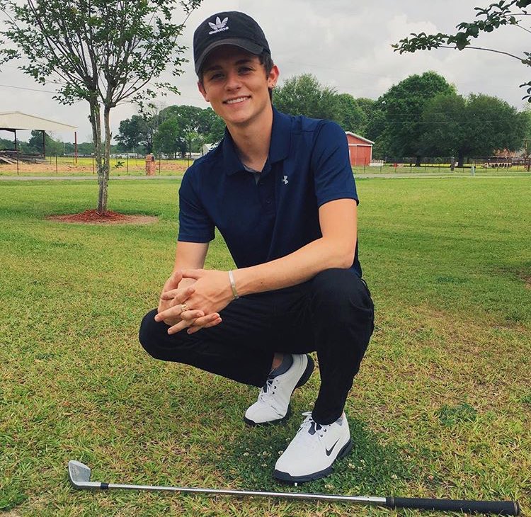 LevityDylan's tweet photo. Golfing -> Rehearsals 🙈 https://t.co/ZqovI8T9PW