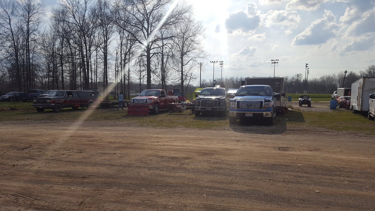SpiderLawyer's tweet photo. @Ford Opening day at Lorain County, Ohio Speedway...This is Ford Country Baby! Third-generation Ford worker here...so proud! https://t.co/EeiH4ECECC