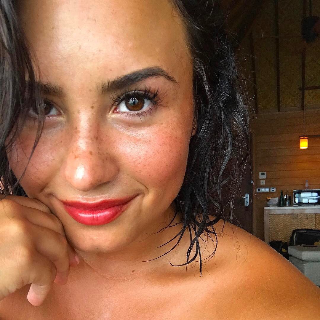 LOVATICDCORAZ0N's tweet photo. Demi Lovato is art.
#NoPromisesStreamingParty https://t.co/TsE0icJUxy