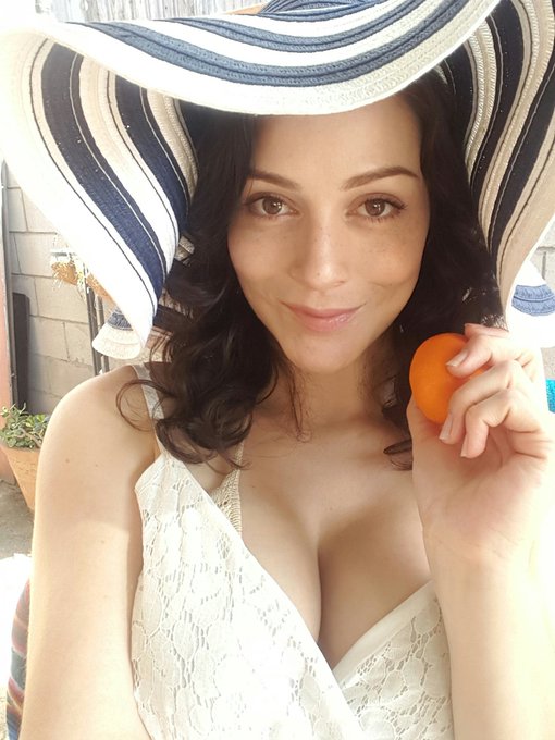 Clementime &amp; BabyBump Easter egg painting 🐣 https://t.co/mXcpY30dUC https://t.co/aMoscptk5u