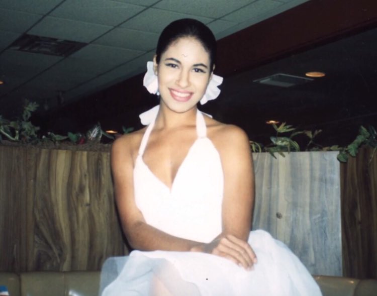missingmyselena's tweet photo. happy 46th birthday Selena 🌹

April 16 1971-forever https://t.co/jQBW4sM5uv