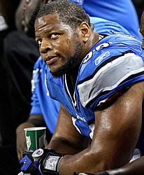 WeAreBigGuys's tweet photo. When you tell a girl you're a lineman and she asks what does that mean... https://t.co/s6inHLYZQA