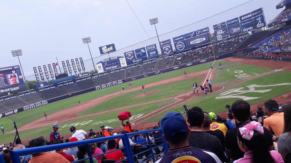 Missclaum's tweet photo. Viendo #Sultanes #mty https://t.co/7ZvLiRx7zr