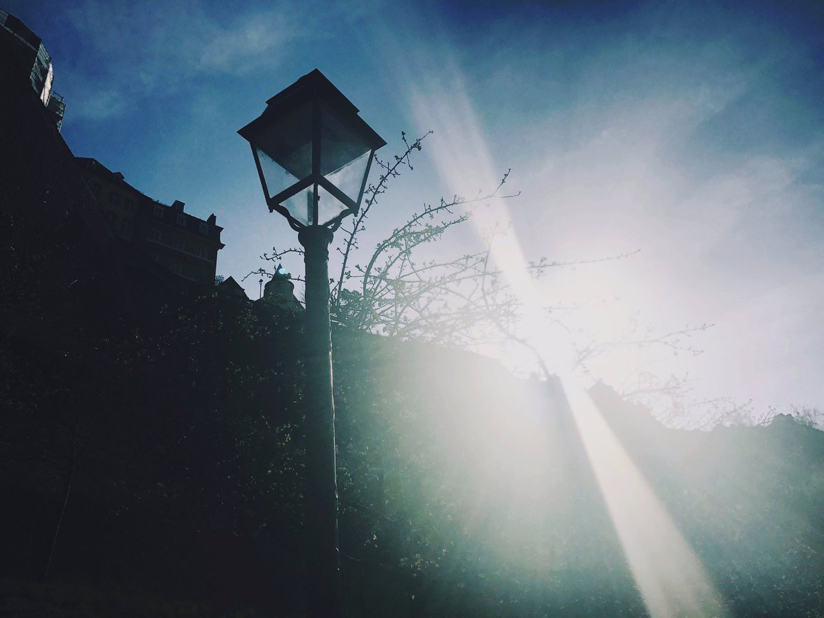 passion_isa's tweet photo. Turn Your Face Towards The Sun 
Let The Shadows Fall Behind You🎈

#sun #sky #photography #passion #moments #nature #happiness 

Blessyia❣️ https://t.co/1yEGc7mpXj