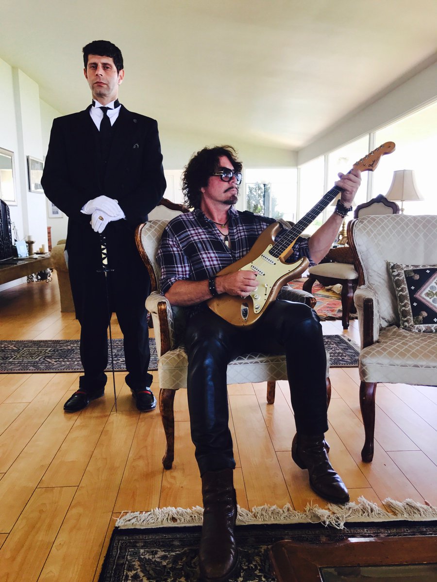 AerialSchool's tweet photo. My butler armed with a sword stands guard to make sure I remain uninterrupted whilst composing! https://t.co/EkoljigFMw