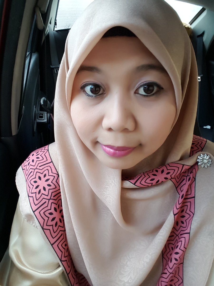 asmahlieza's tweet photo. SELAMAT PAGI! 

#KulitdanbadanPUTIHbakselebriti
#sayaagenperlashine
#sape2nakkulitcantikgebugabasrogersaya https://t.co/mUXZglBbcz