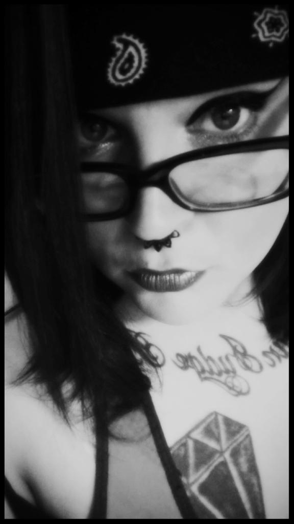 shayrucker92's tweet photo. Black N' Whites <3 <3 https://t.co/Plx7ZxVTnc