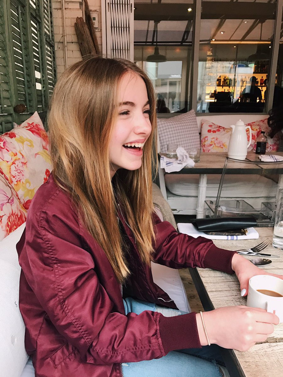 LaurenOrlando's tweet photo. happy easter everyone! 🐣 how'd you spend the day? https://t.co/ysPPCIQzVn