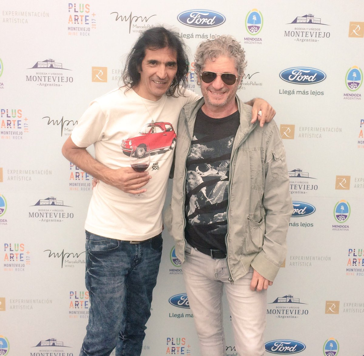 Con <a href="/felipestaiti/">felipe staiti</a> en el @winerocktour 2017, un capo de la guitarra!!!