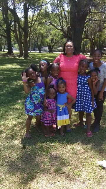 automatic28053's tweet image. My Aunt BAE and all my daughters looking fly for Easter Day.. A Father not a follower..