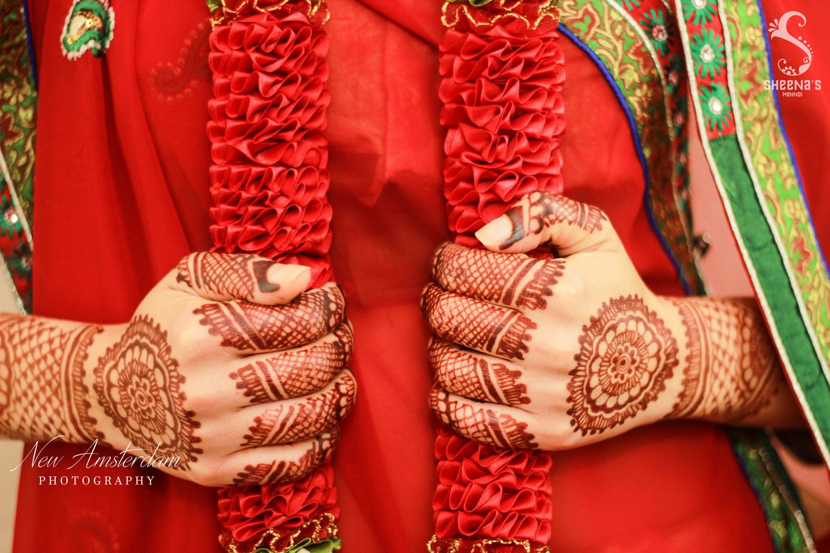 Throwback to a wonderful photo shoot with amazing photographer <a href="/New_Amphotos/">NAPhotography</a> and beautiful model Natasha #HennaArtistMiltonKeynes #Henna