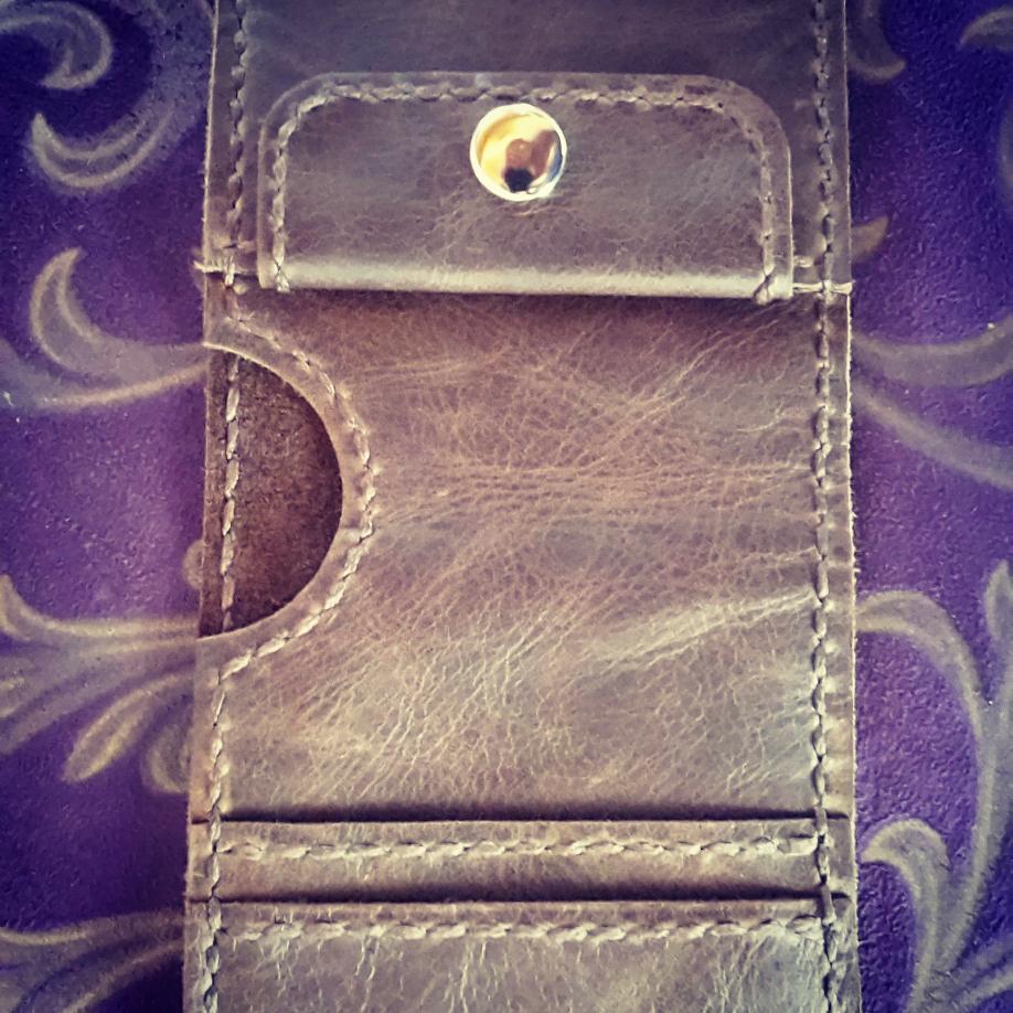 SymphLeath's tweet photo. Wallet R500 each #handstitchedleather #handmade #leathercourse #symphonyofleather #leather https://t.co/yaJp1Alw8d