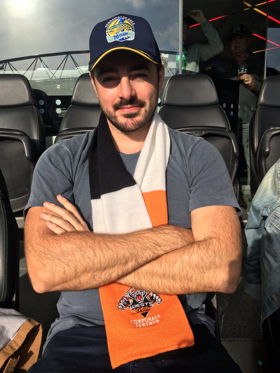 LadiesWhoLeague's tweet image. Um this guy is hedging his bets?! Is he a @WestsTigers fan or an @TheParraEels fan? RT for Eel, like for Tiger.