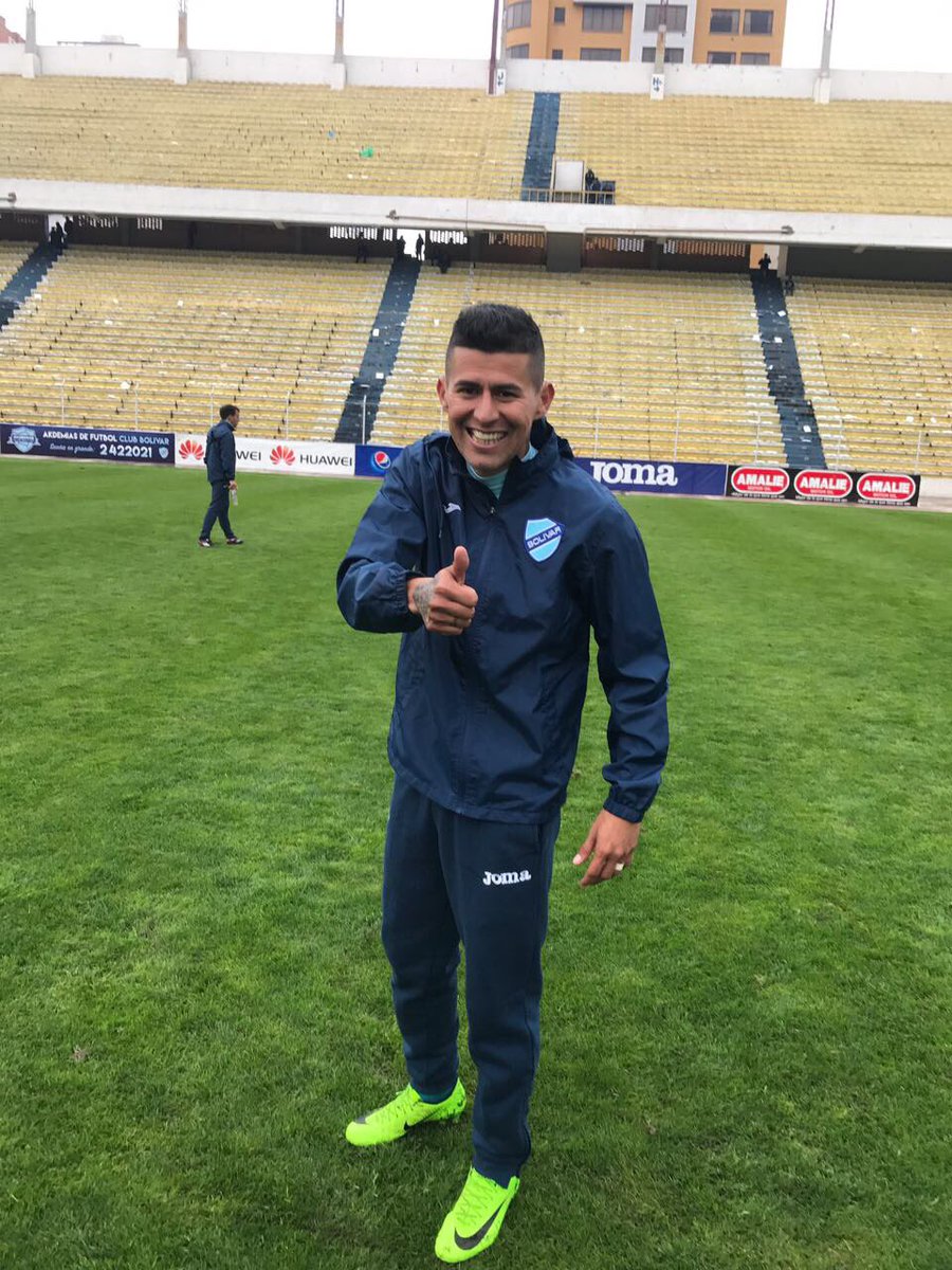 marceloclaure's tweet photo. Para celebrar las pascuas llego un gran Conejo de pascuas, el Conejo arce. @c_arce @Bolivar_Oficial que gran regalo. Que golazo. https://t.co/SK7hzt3JLe