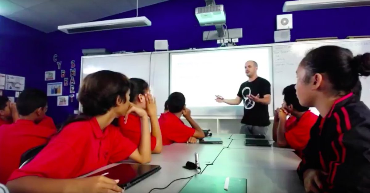 Class OnAir tweet media