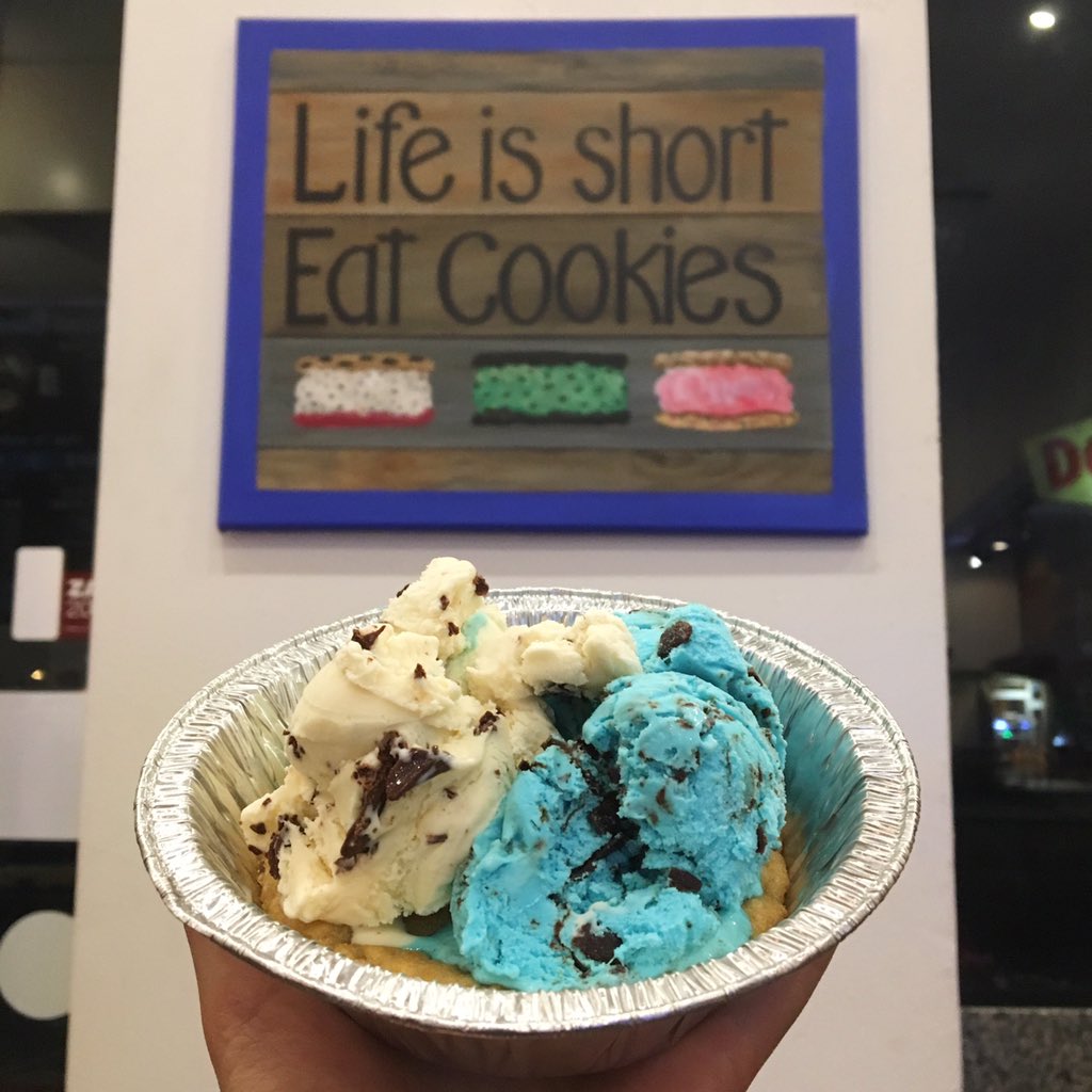 spoon_ucsd's tweet photo. Life is short eat cookies #spoonfeed #thebakedbear #icecream https://t.co/XPmlnSVmbA