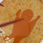 これが本当の油絵wラーメンに浮く油でスープにお絵かきしてみた!