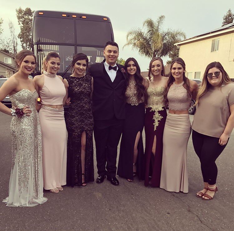 perlsss07's tweet photo. so many pics from yesterday😻 #prompromprom https://t.co/INMLmIMGpg