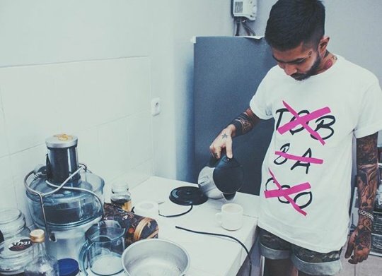 "Tobacco white chocoberry (Ts)" IDR 150 RB FOR ONLINE ORDER WA : 087883307512 LINE : TobaccoClothing