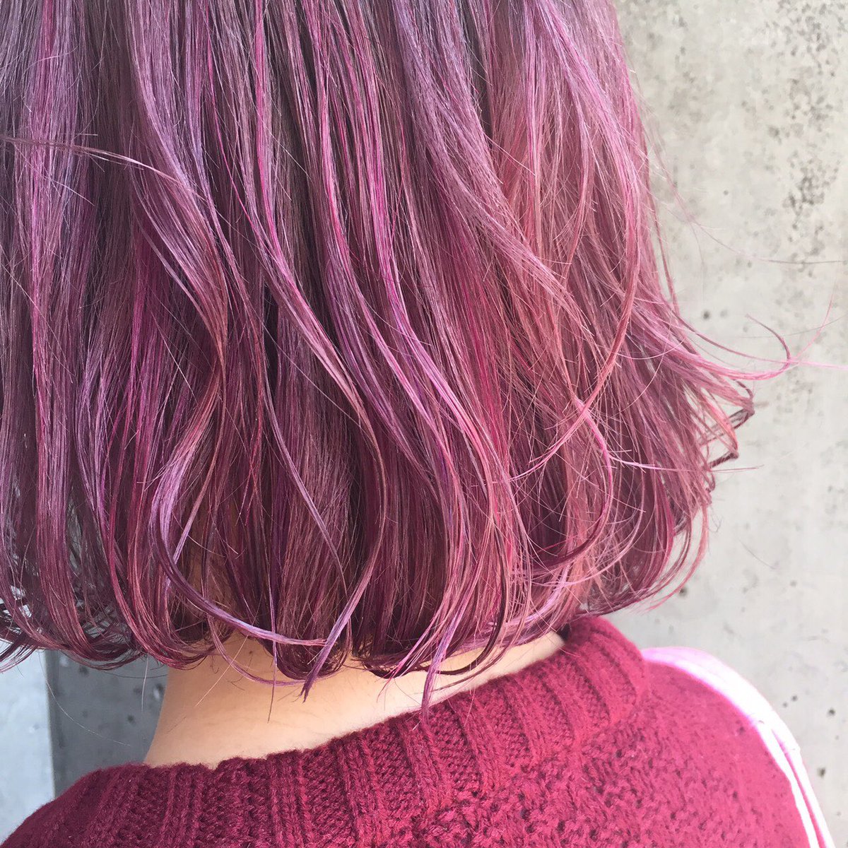 希亜羅 ティア 染めてきたやつ ピンク濃いピンク紫ではじめてイルミナカラーやった 光に当たるとかわいい 前髪ぱっつんにした イルミナカラー ピンク 紫 髪色 Hair Color
