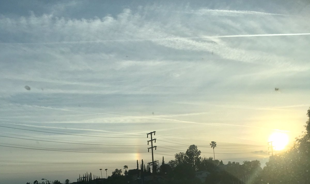 XioAquino's tweet photo. Did anybody else catch that sliver of a rainbow π before the sunset today? #mydayinla #HLP #straightrainbow https://t.co/qwYXapauRZ