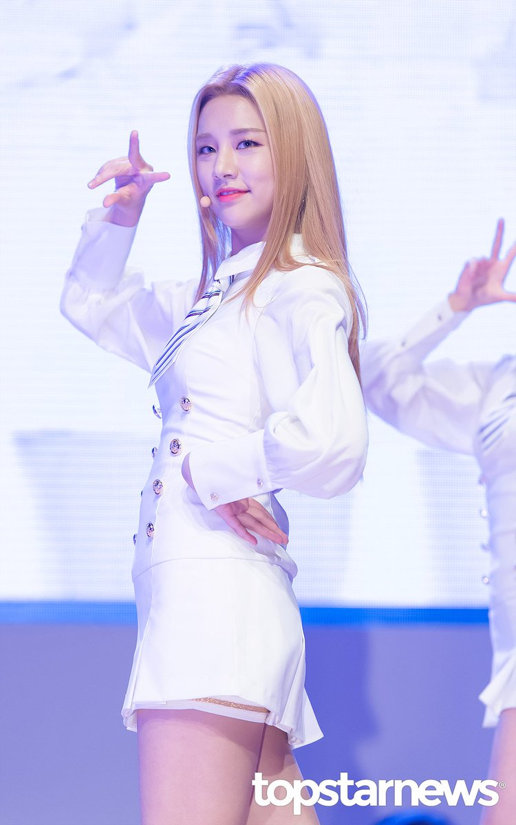 Kpop girls, Kpop girl groups, Stage outfits