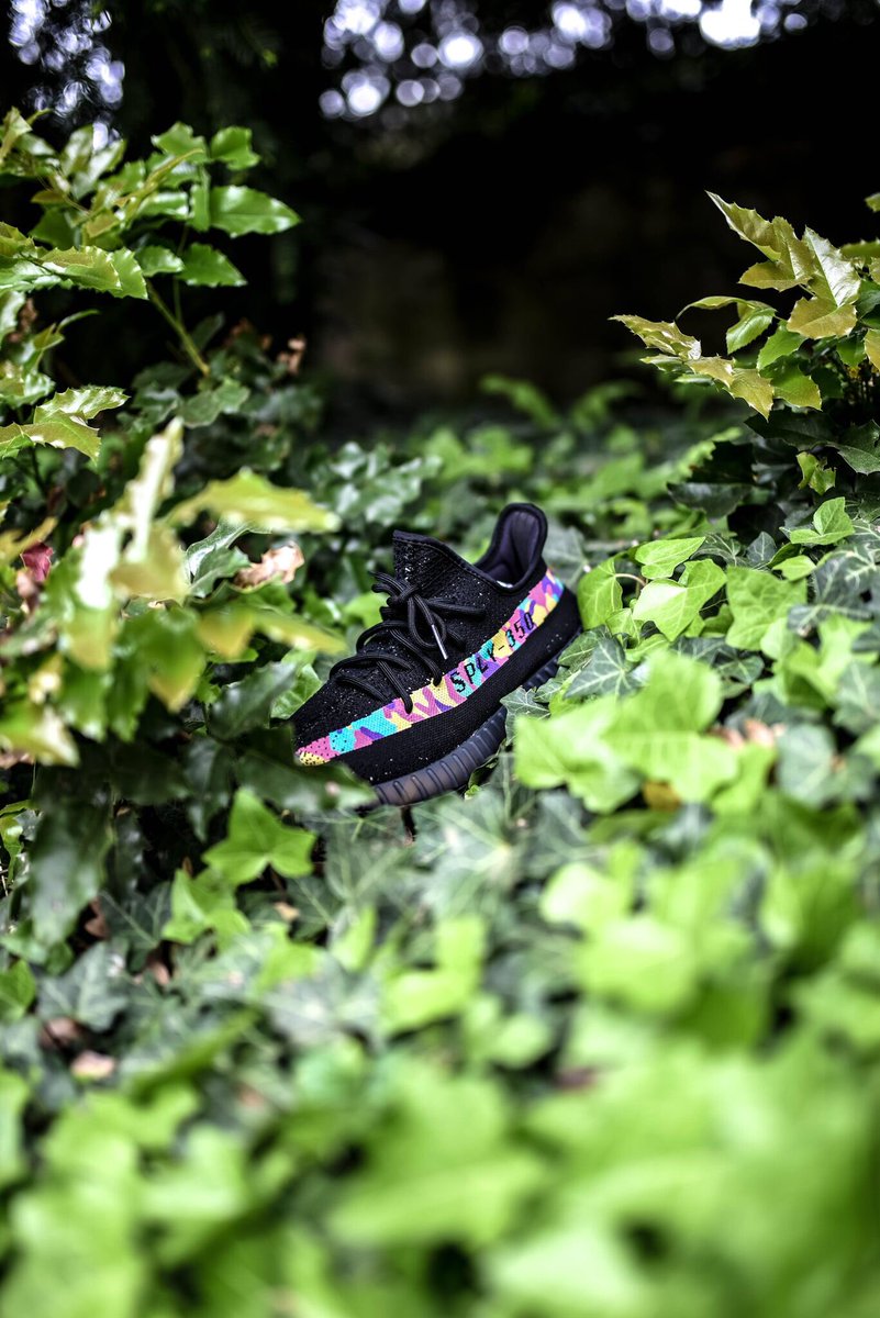 Super250er's tweet photo. Easter Yeezy 350 🐰🎨
@AngelusDirect #handpainted #yeezyboost 🥚 https://t.co/p0TeOtdP7B