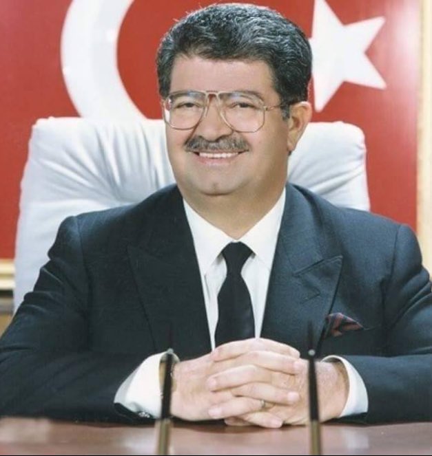 AkgencPolatli's tweet photo. 17 Nisan 1993'te Hakk'a yürüyen dava adamı Turgut Özal'ı vefatının yıldönümünde (bu anlamlı günde) Rahmet ve minnetle anıyoruz. https://t.co/CACoeEzAqc