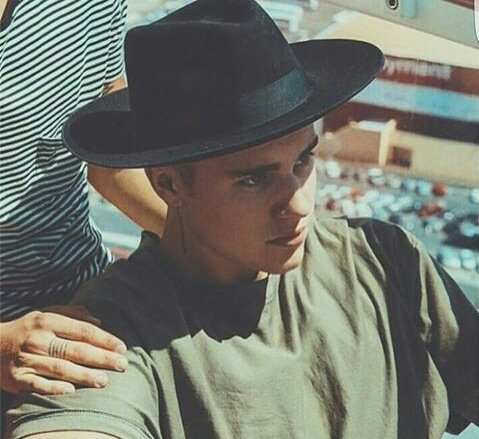 muffinn94's tweet photo. @justinbieber #GreeceNeedsJustinBieber https://t.co/sv1m2O2o0w