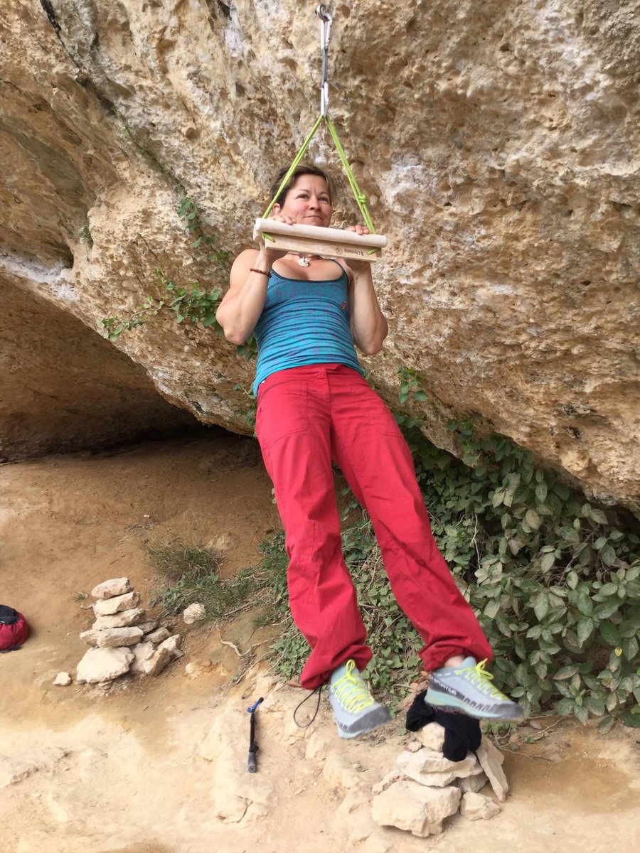 pucseries's tweet photo. Spotted this extremely #strong, accomplished climber using our #ildomai to warmup at the crag. #margalef•Have yours? https://t.co/2rOnaFnBIy https://t.co/GTIdDMwIXp